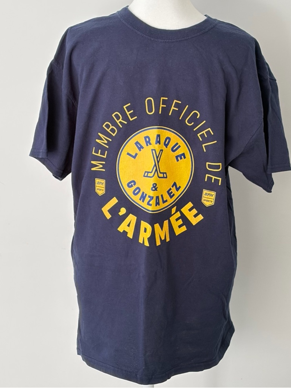 LARAQUE & GONZALEZ Navy Graphic Tee - Yellow Print - Size Large